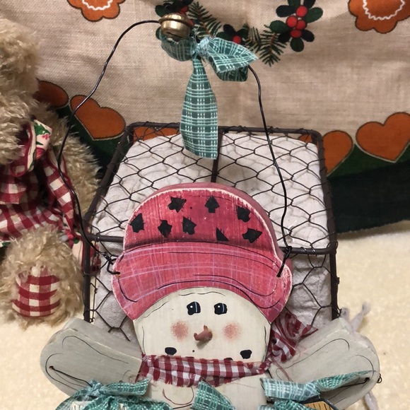 15x8” Wooden Snowman with Mittens - Picture 2 of 4